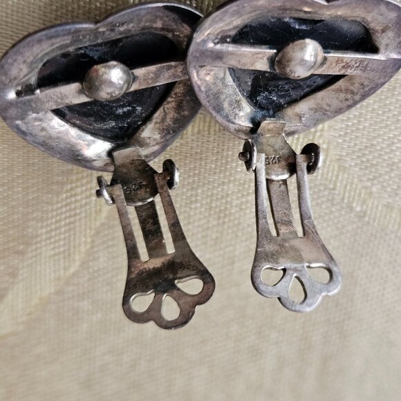 Vintage Onyx and Garnet Sterling Silver Clip Earrings - Picture 5 of 7